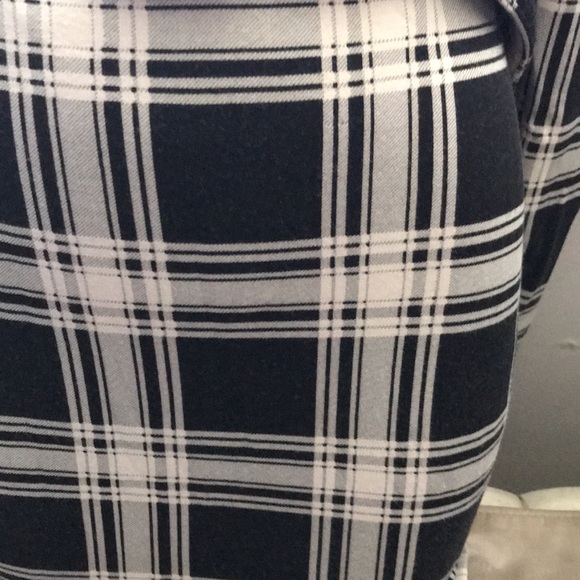 Black and cream checkered dress with belt - Picture 7 of 8